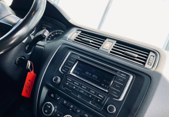 Подержанный автомобиль Volkswagen Jetta Sedan 2014 года (14 фото)