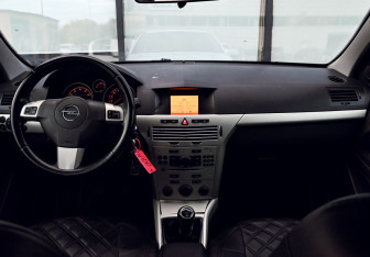 Подержанный автомобиль Opel Astra Sedan 2008 года (18 фото)