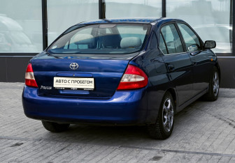 Подержанный автомобиль Toyota Prius Sedan 2001 года (5 фото)