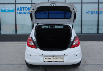 Подержанный автомобиль Opel Corsa 2012 года (18 фото)
