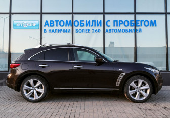 Подержанный автомобиль Infiniti FX 2010 года (6 фото)