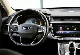 Подержанный автомобиль Geely Atlas Pro 2022 года (19 фото)