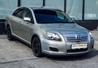 Подержанный автомобиль Toyota Avensis Sedan 2008 года (7 фото)