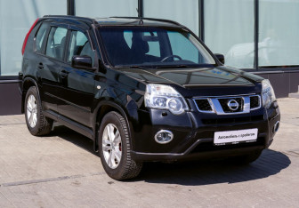 Подержанный автомобиль Nissan X-Trail 2012 года (7 фото)
