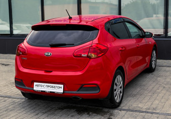 Подержанный автомобиль Kia Ceed Hatchback 2014 года (5 фото)