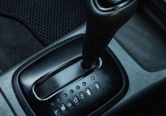 Подержанный автомобиль Mitsubishi Lancer Sedan 2000 года (15 фото)