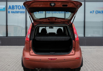 Подержанный автомобиль Nissan Note 2008 года (18 фото)