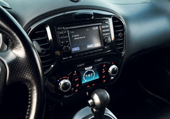 Подержанный автомобиль Nissan Juke 2011 года (10 фото)