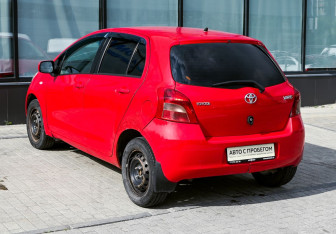 Подержанный автомобиль Toyota Yaris Hatchback 2006 года (2 фото)