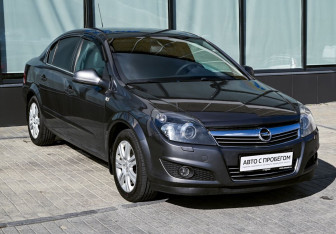 Подержанный автомобиль Opel Astra Sedan 2012 года (7 фото)