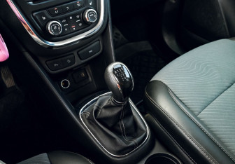 Подержанный автомобиль Opel Mokka 2012 года (10 фото)