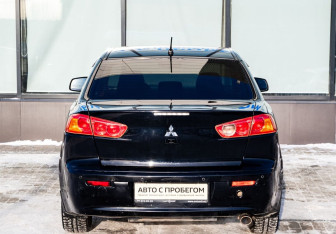 Подержанный автомобиль Mitsubishi Lancer Sedan 2008 года (4 фото)