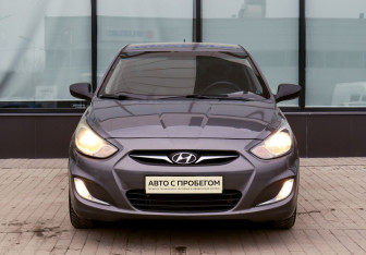 Подержанный автомобиль Hyundai Solaris Sedan 2011 года (8 фото)