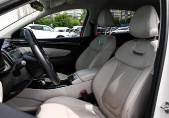 Подержанный автомобиль Hyundai Tucson 2023 года (16 фото)