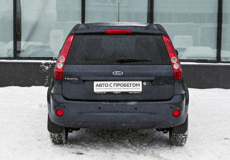 Подержанный автомобиль Ford Fiesta Hatchback 2007 года (4 фото)