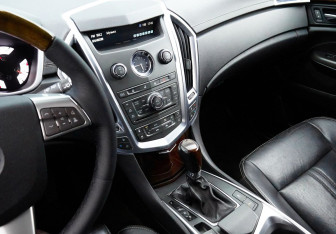 Подержанный автомобиль Cadillac SRX 2012 года (16 фото)