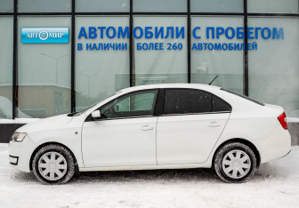 Подержанный автомобиль Skoda Rapid Liftback 2015 года (2 фото)
