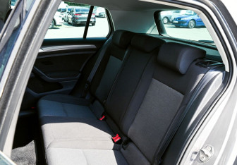 Подержанный автомобиль Volkswagen Golf Hatchback 2013 года (16 фото)