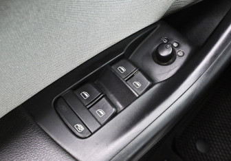 Подержанный автомобиль Audi Q3 2013 года (14 фото)