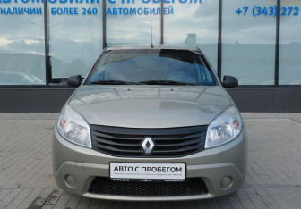 Подержанный автомобиль Renault Sandero 2012 года (8 фото)
