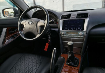 Подержанный автомобиль Toyota Camry Sedan 2008 года (10 фото)
