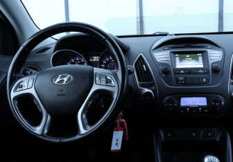 Подержанный автомобиль Hyundai ix35 2014 года (10 фото)