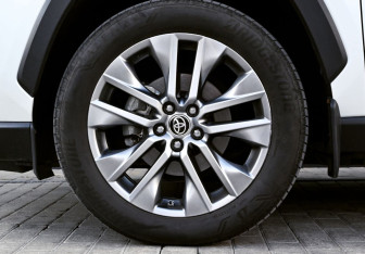 Подержанный автомобиль Toyota RAV4 2022 года (22 фото)