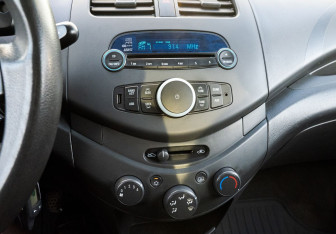 Подержанный автомобиль Chevrolet Spark 2011 года (13 фото)