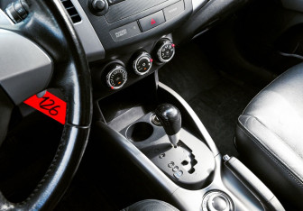 Подержанный автомобиль Mitsubishi Outlander 2012 года (9 фото)
