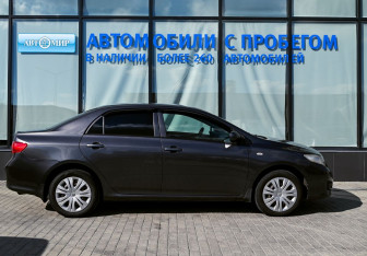 Подержанный автомобиль Toyota Corolla Sedan 2007 года (6 фото)