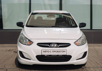 Подержанный автомобиль Hyundai Solaris Sedan 2012 года (8 фото)