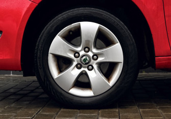 Подержанный автомобиль Skoda Fabia Hatchback 2010 года (21 фото)