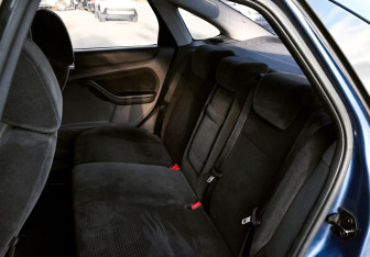 Подержанный автомобиль Ford Focus Sedan 2006 года (17 фото)