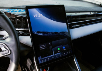 Подержанный автомобиль Geely Atlas 2024 года (10 фото)