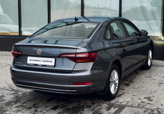Подержанный автомобиль Volkswagen Jetta Sedan 2020 года (5 фото)