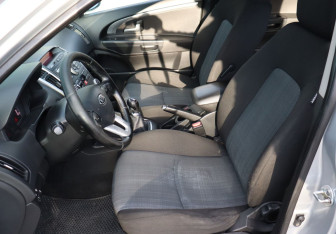Подержанный автомобиль Kia Ceed Hatchback 2010 года (13 фото)