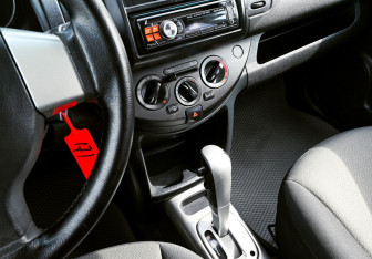 Подержанный автомобиль Nissan Note 2011 года (9 фото)
