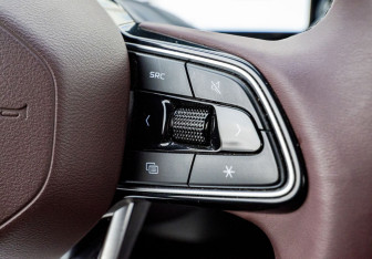 Подержанный автомобиль Geely Monjaro 2024 года (13 фото)