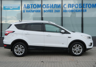 Подержанный автомобиль Ford Kuga 2019 года (6 фото)