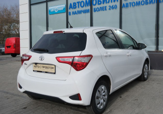 Подержанный автомобиль Toyota Vitz 2018 года (5 фото)