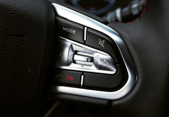 Подержанный автомобиль LIVAN X3Pro 2023 года (12 фото)