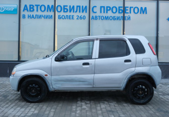 Подержанный автомобиль Suzuki Swift Hatchback 2002 года (2 фото)