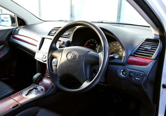 Подержанный автомобиль Toyota Allion 2010 года (10 фото)