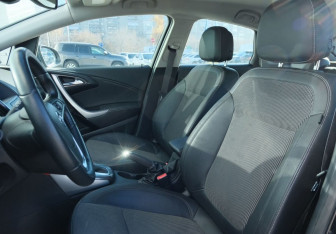 Подержанный автомобиль Opel Astra Hatchback 2011 года (17 фото)