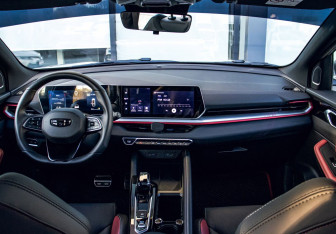 Подержанный автомобиль Geely Coolray 2024 года (19 фото)