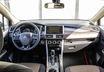 Подержанный автомобиль Mitsubishi Xpander 2022 года (16 фото)