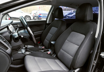 Подержанный автомобиль Kia Cerato Sedan 2013 года (16 фото)