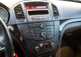 Подержанный автомобиль Opel Insignia Sedan 2011 года (13 фото)