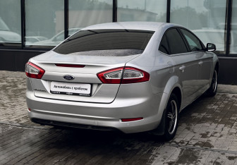 Подержанный автомобиль Ford Mondeo Sedan 2012 года (5 фото)
