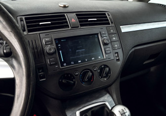 Подержанный автомобиль Ford C-MAX 2007 года (11 фото)